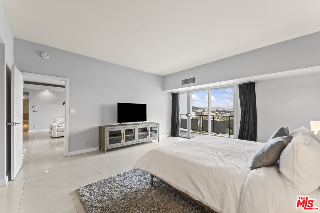1155 N La Cienega Blvd Unit: 1102