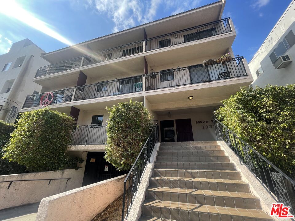 1338 N Sierra Bonita Ave, #104