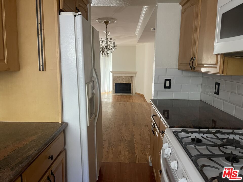 10921 Morrison St, #3