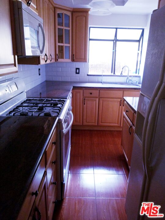 10921 Morrison St, #3