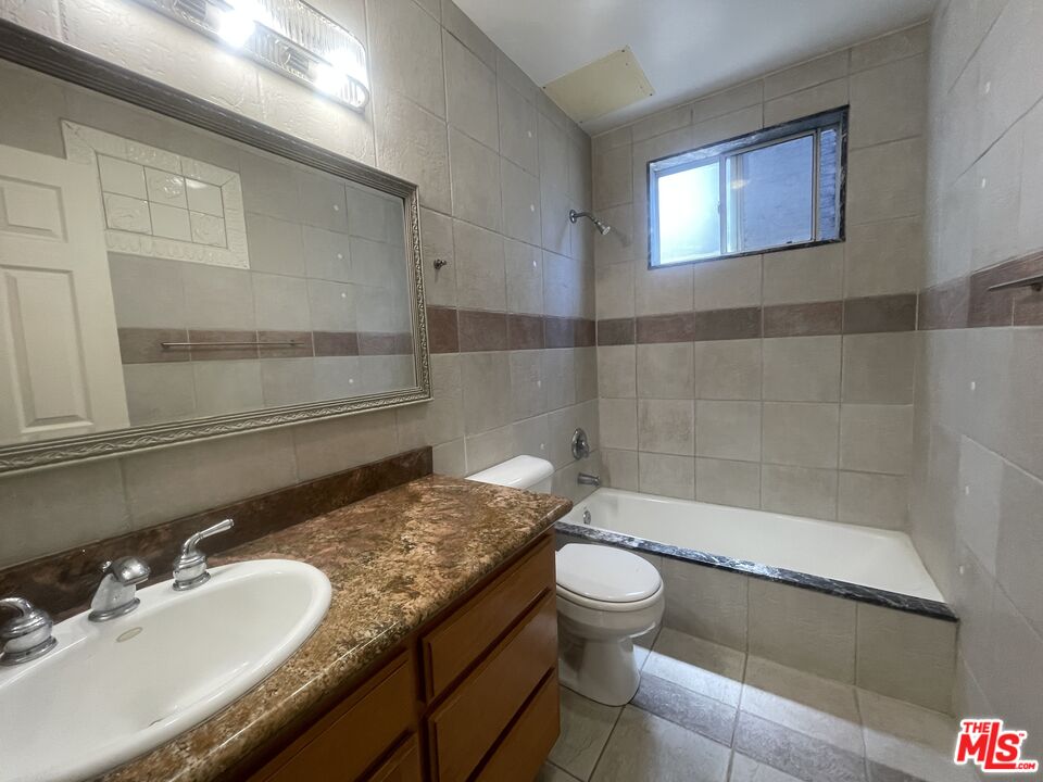 1122 N Formosa Ave, #1