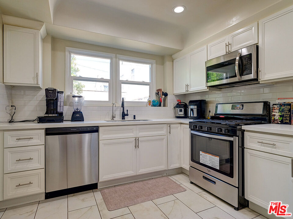 3316 W 78th St
