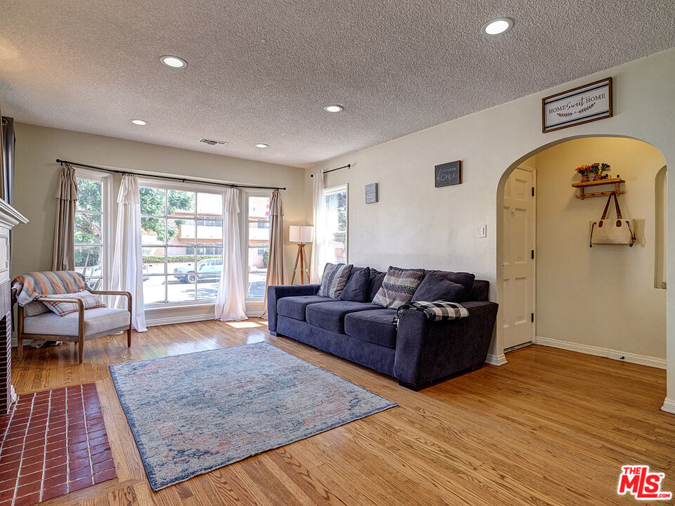 3316 W 78th St