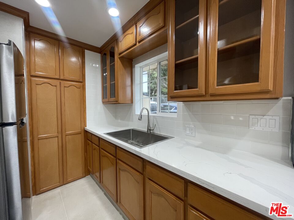 1126 N Formosa Ave, #4