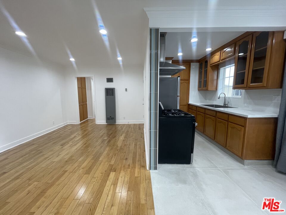 1126 N Formosa Ave, #4