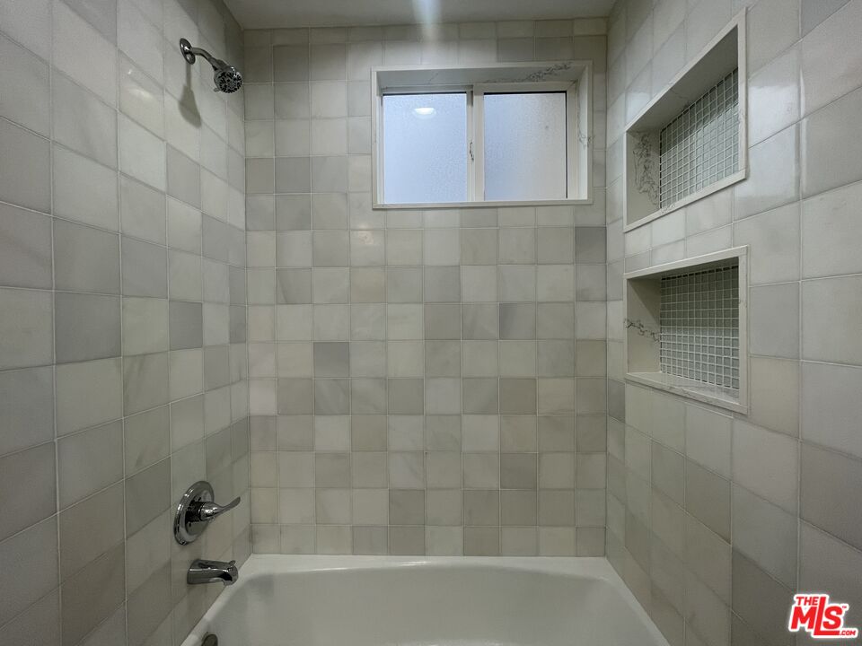 1126 N Formosa Ave, #4