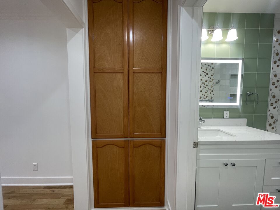 1126 N Formosa Ave, #4