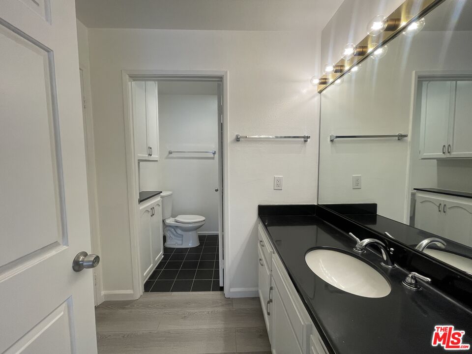 1337 N Sierra Bonita Ave, #302