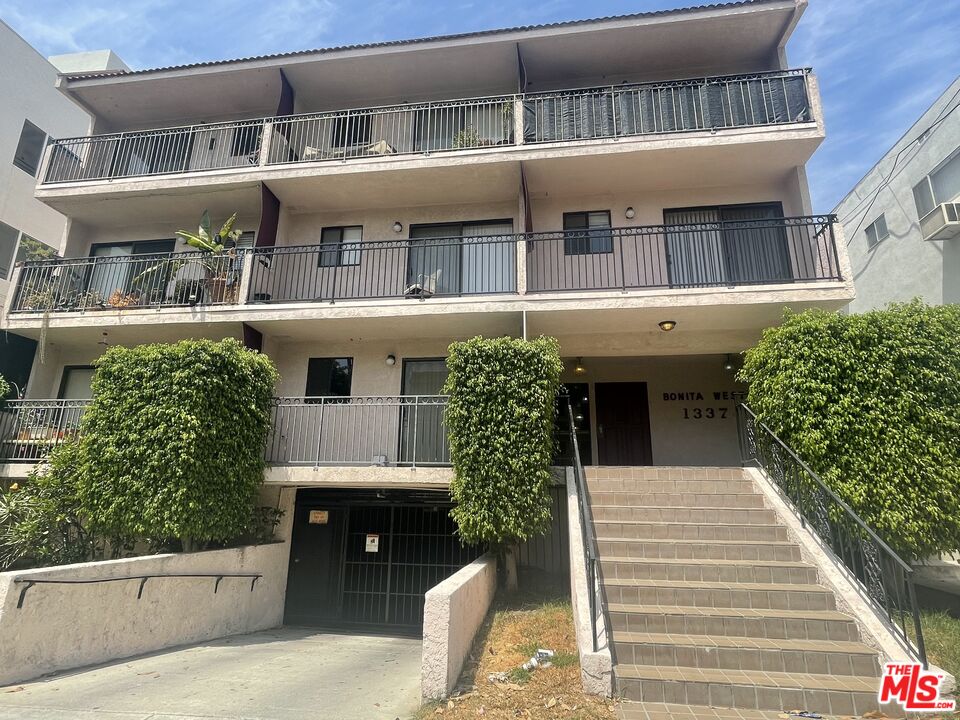 1337 N Sierra Bonita Ave, #302