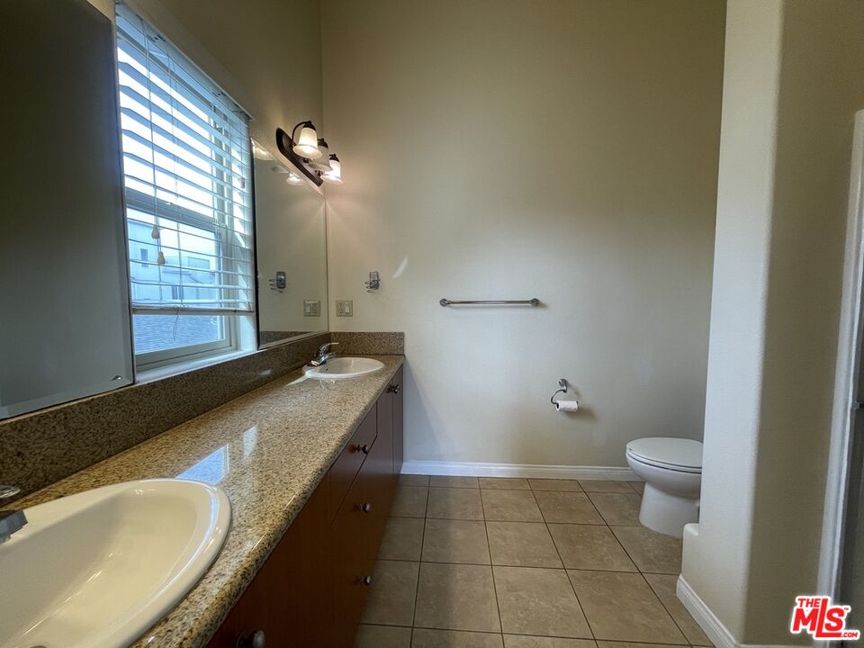 15024 Magnolia Blvd, #105