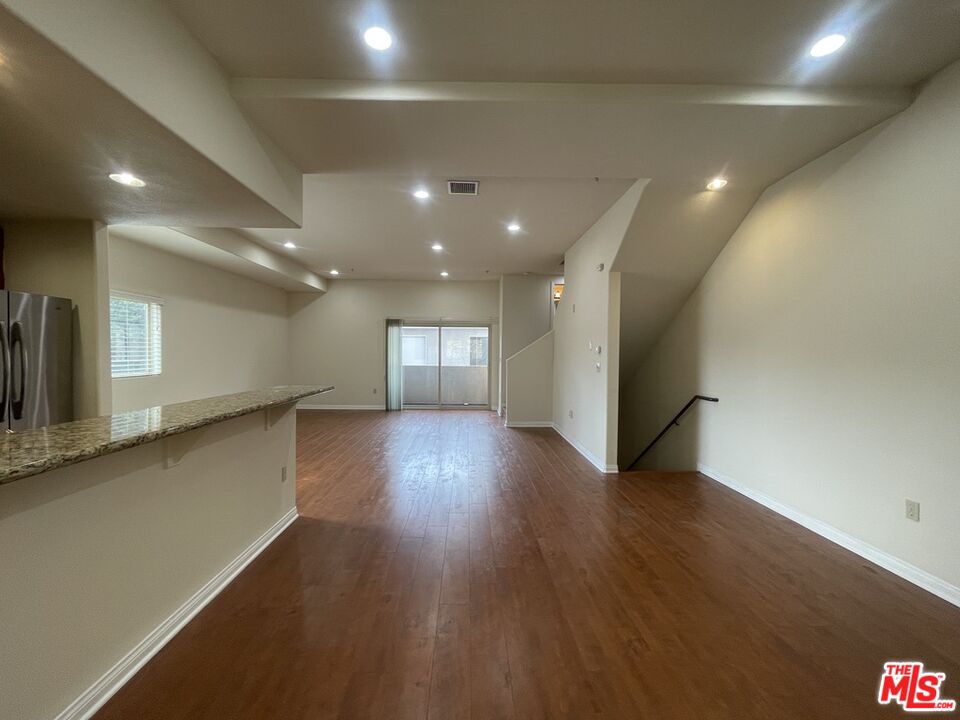 15024 Magnolia Blvd, #105