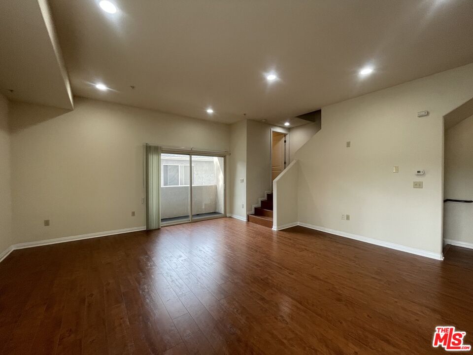 15024 Magnolia Blvd, #105