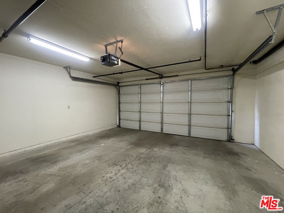 15024 Magnolia Blvd, #105