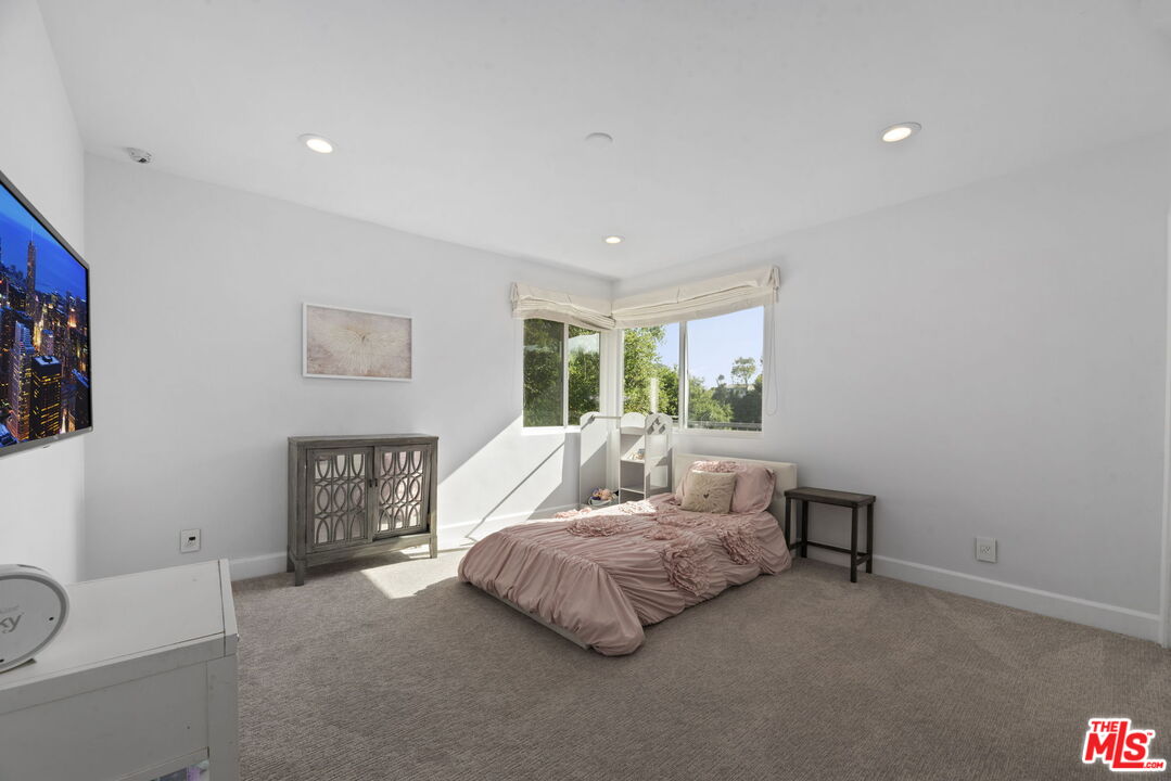 641 Walther Way