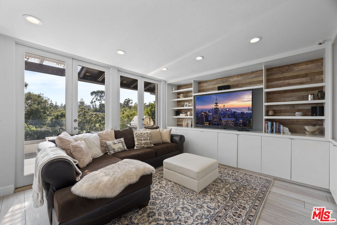 641 Walther Way