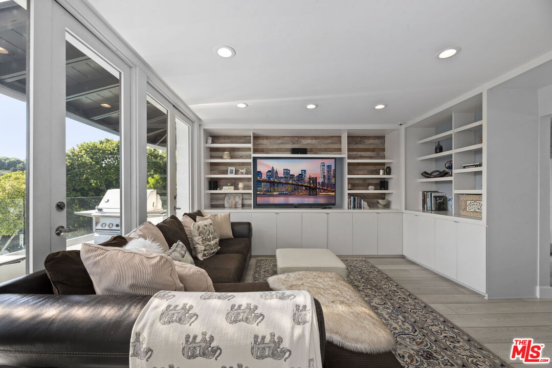 641 Walther Way