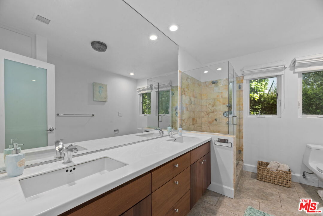 641 Walther Way