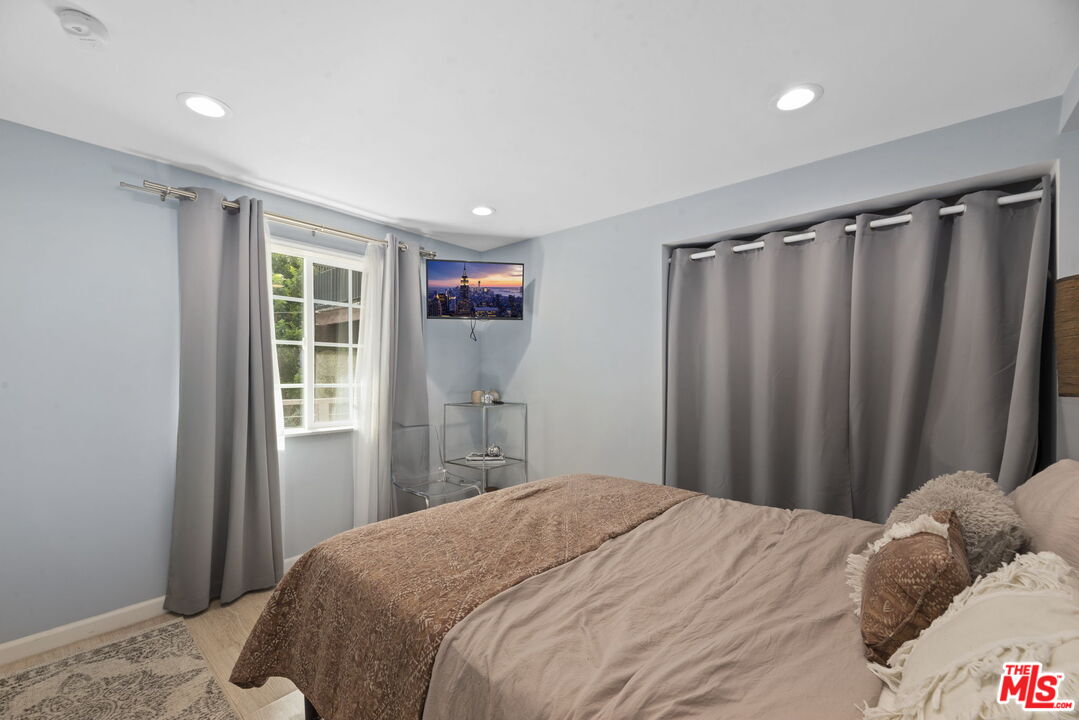 641 Walther Way