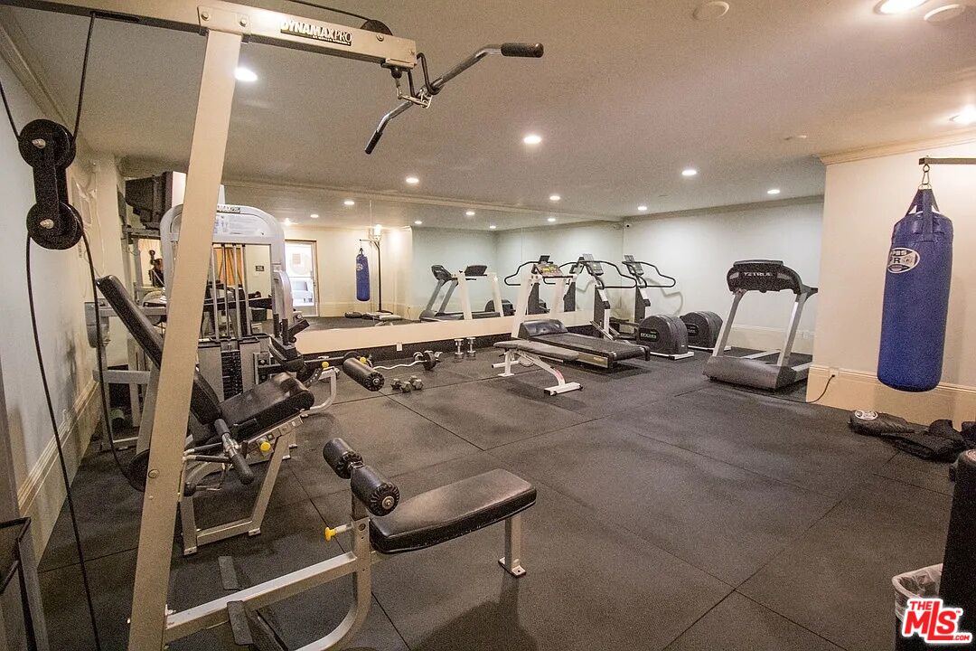 1154 S Barrington Ave, #109