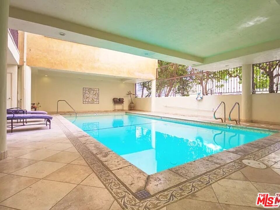 1154 S Barrington Ave, #109