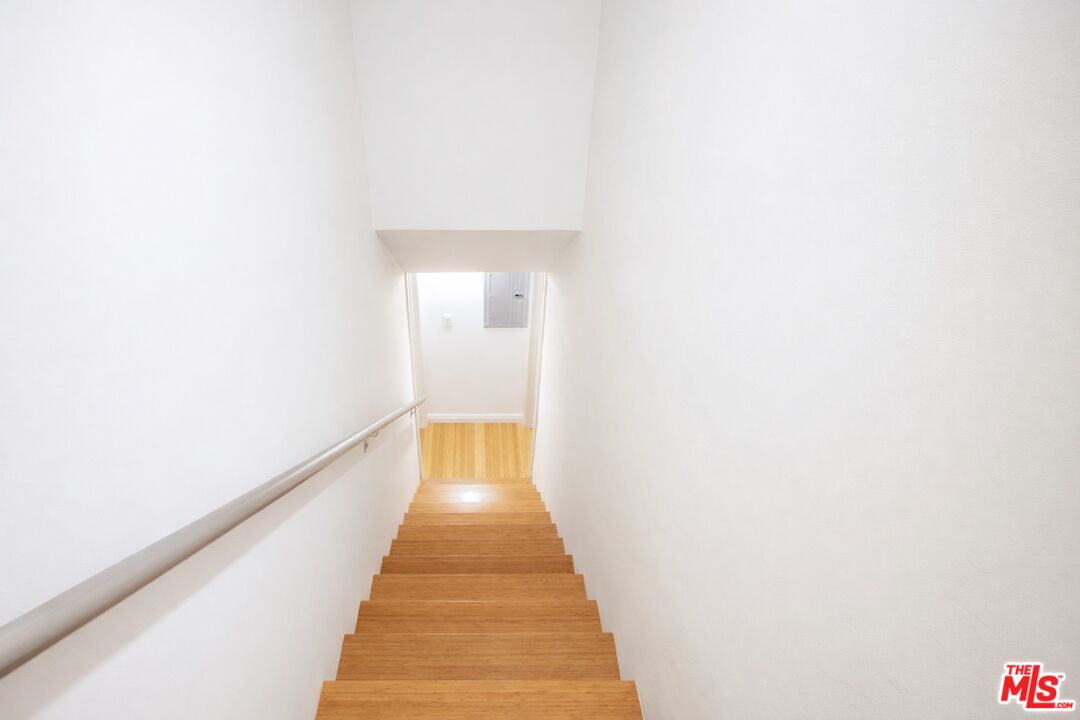 1154 S Barrington Ave, #109