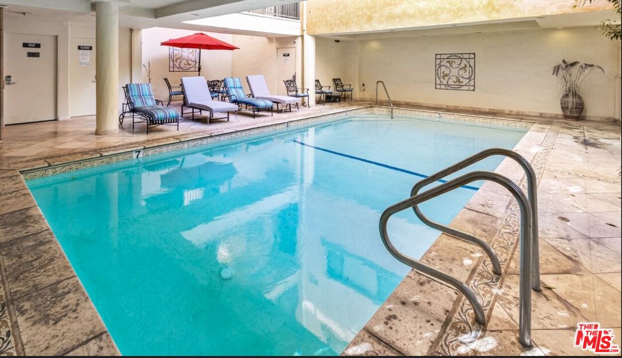 1154 S Barrington Ave, #109