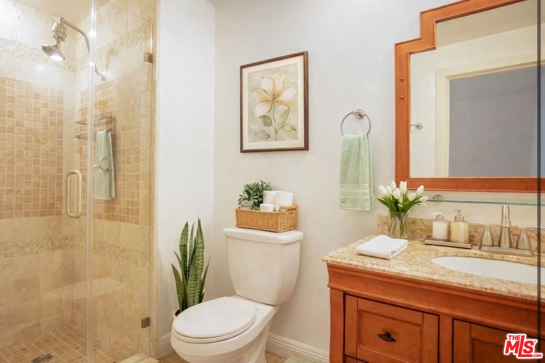 1154 S Barrington Ave, #109