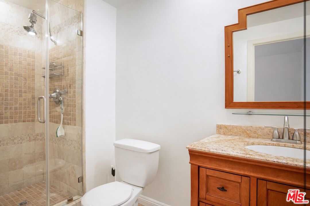 1154 S Barrington Ave, #109