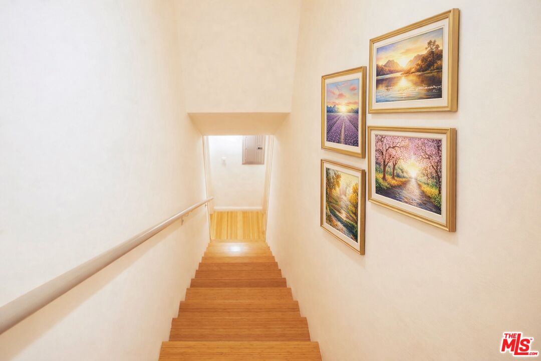 1154 S Barrington Ave, #109