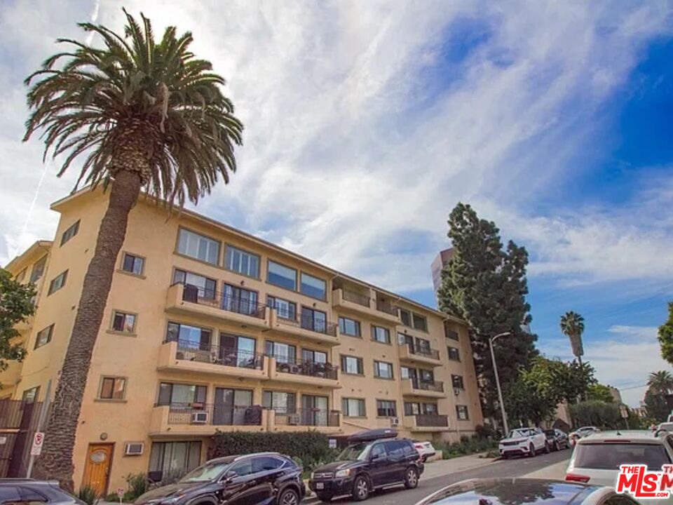 1154 S Barrington Ave, #109