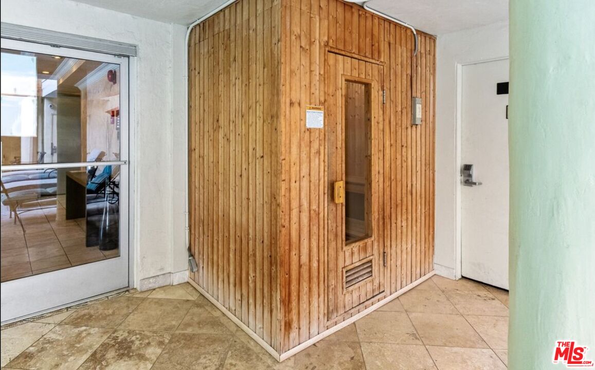 1154 S Barrington Ave, #109