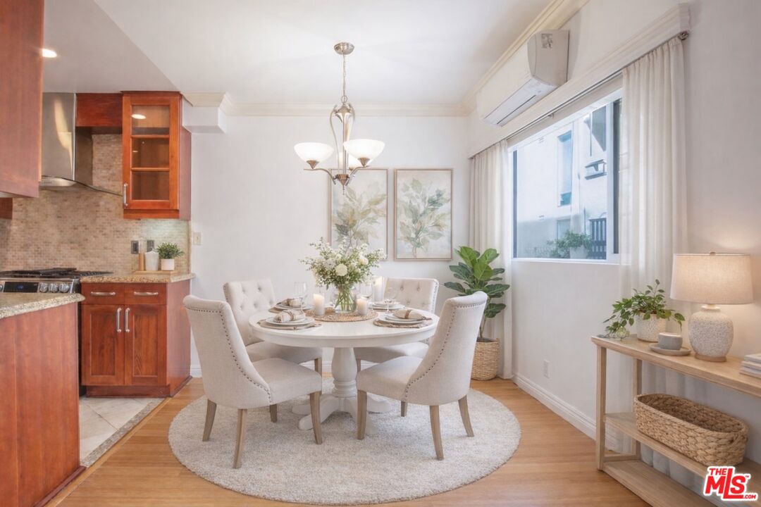 1154 S Barrington Ave, #109