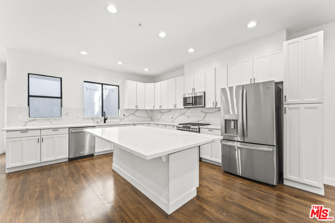 2646 Rinconia Dr