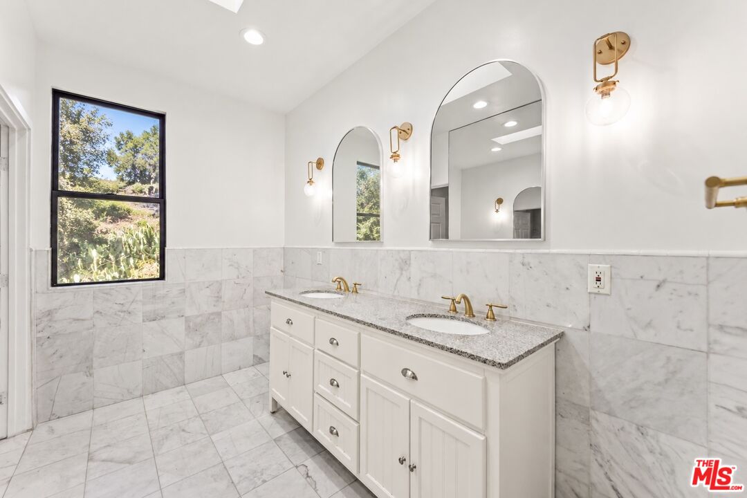 2646 Rinconia Dr