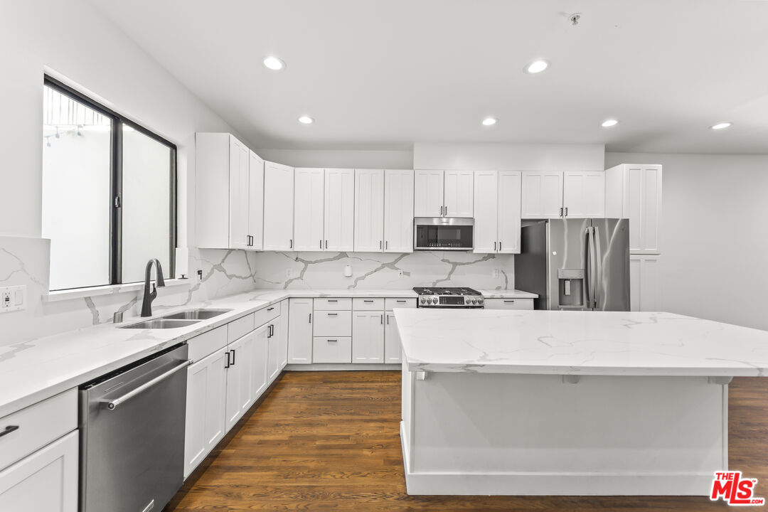 2646 Rinconia Dr