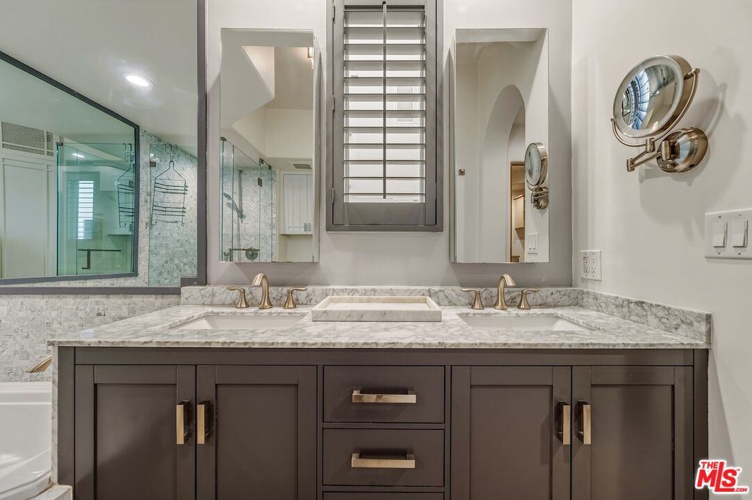 15500 W Sunset Blvd, #105