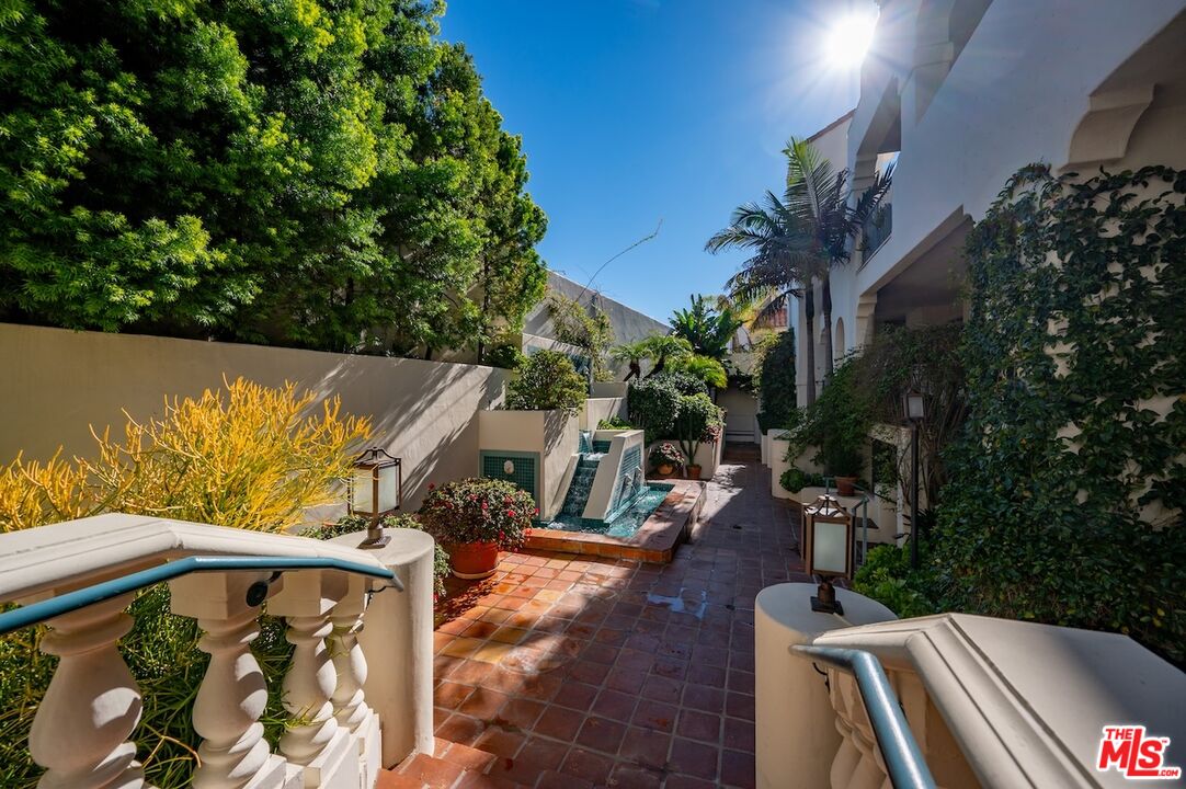 15500 W Sunset Blvd, #105