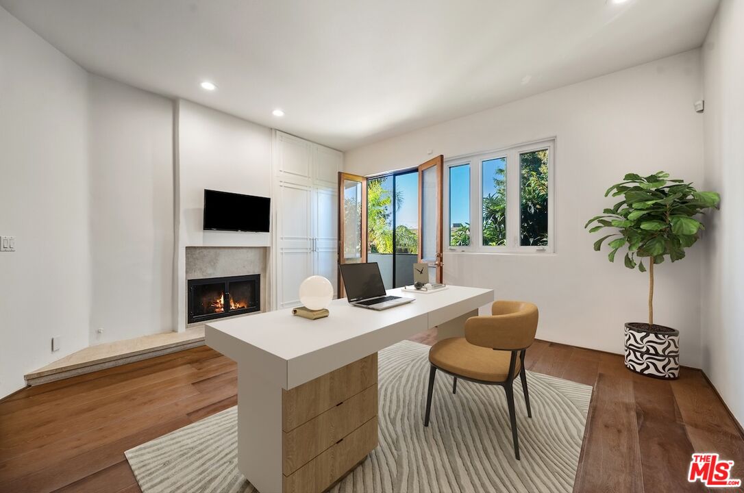 15500 W Sunset Blvd, #105