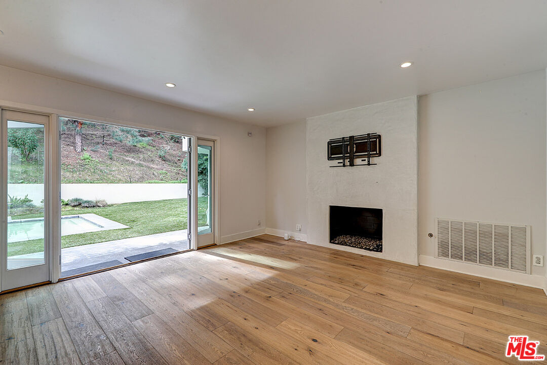 10832 Wrightwood Ln