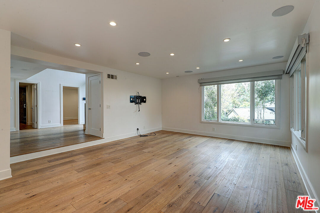 10832 Wrightwood Ln