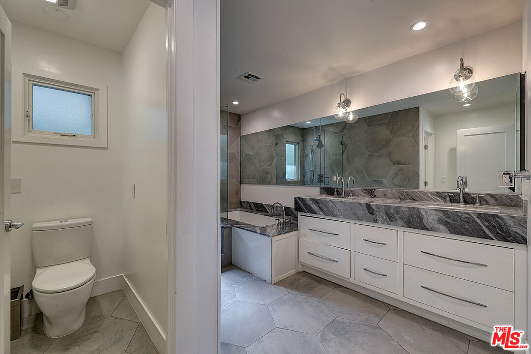 10832 Wrightwood Ln