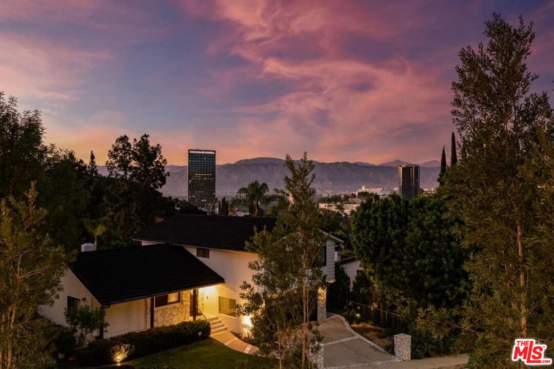 10832 Wrightwood Ln