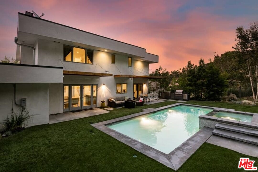 10832 Wrightwood Ln