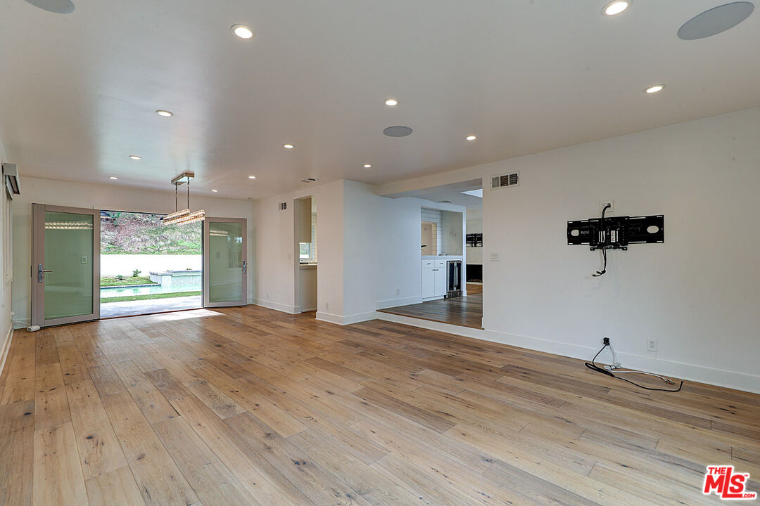10832 Wrightwood Ln
