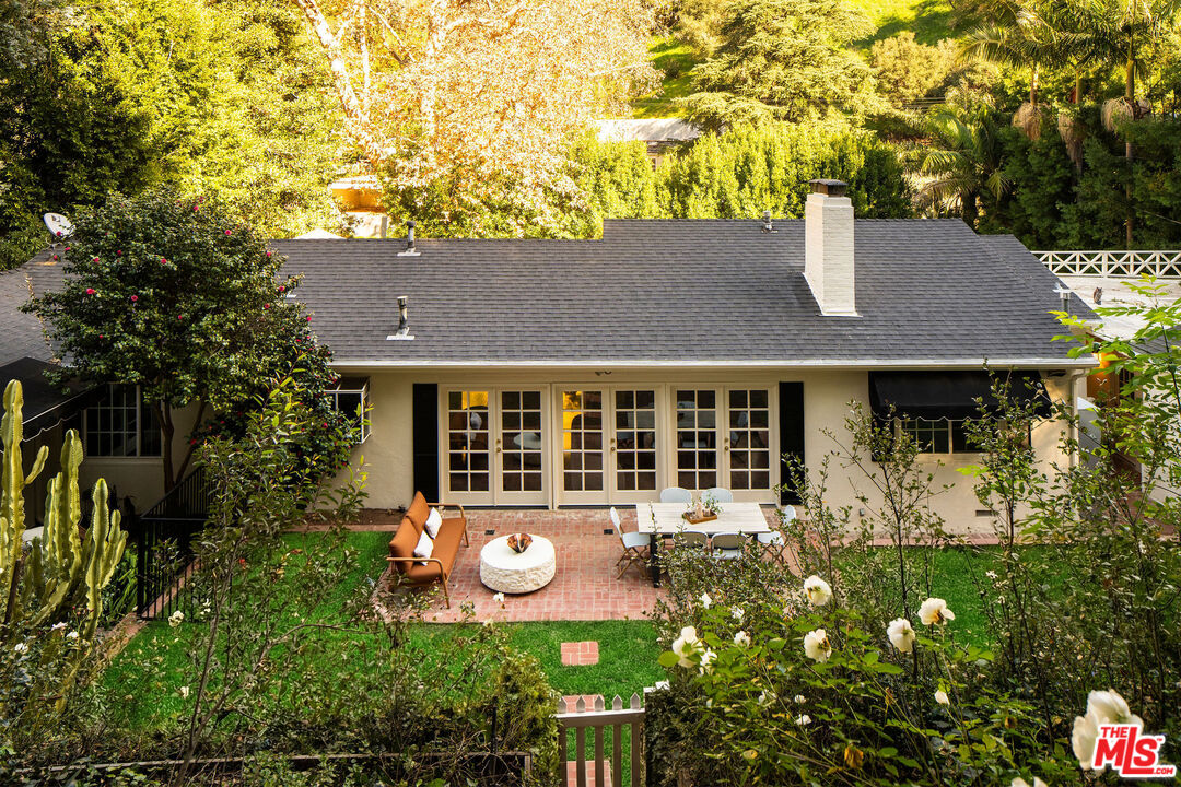 2533 Benedict Canyon Dr