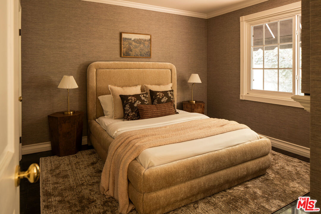 2533 Benedict Canyon Dr