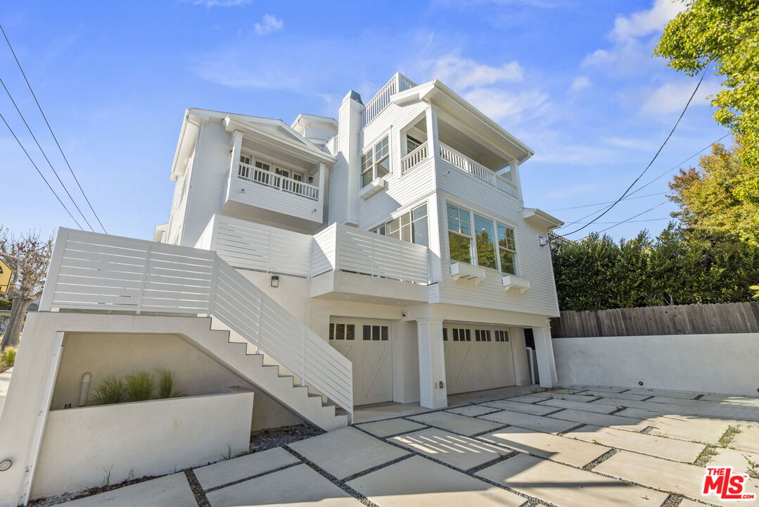 566 Ida St