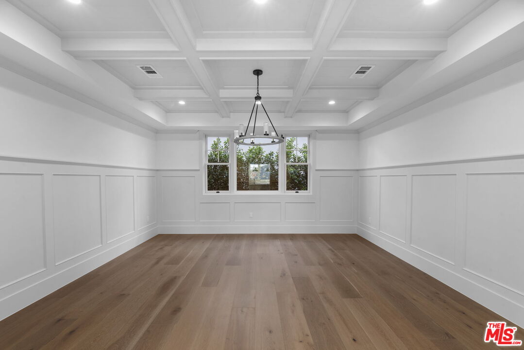 566 Ida St