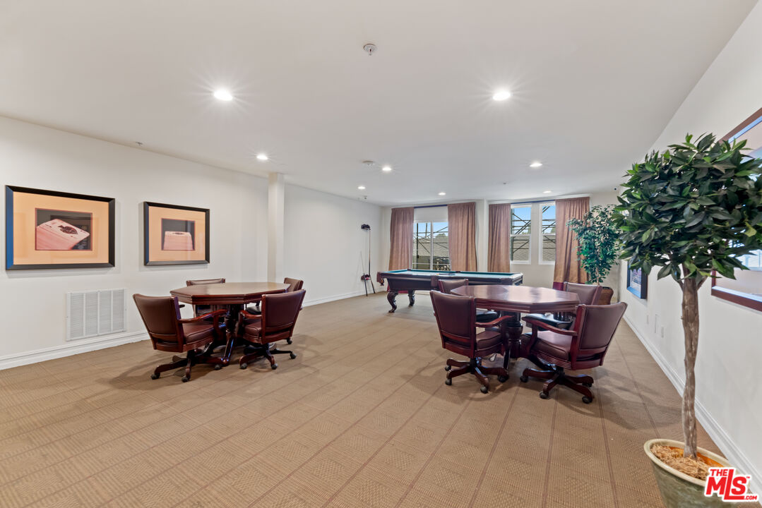 14242 Burbank Blvd Unit: 103