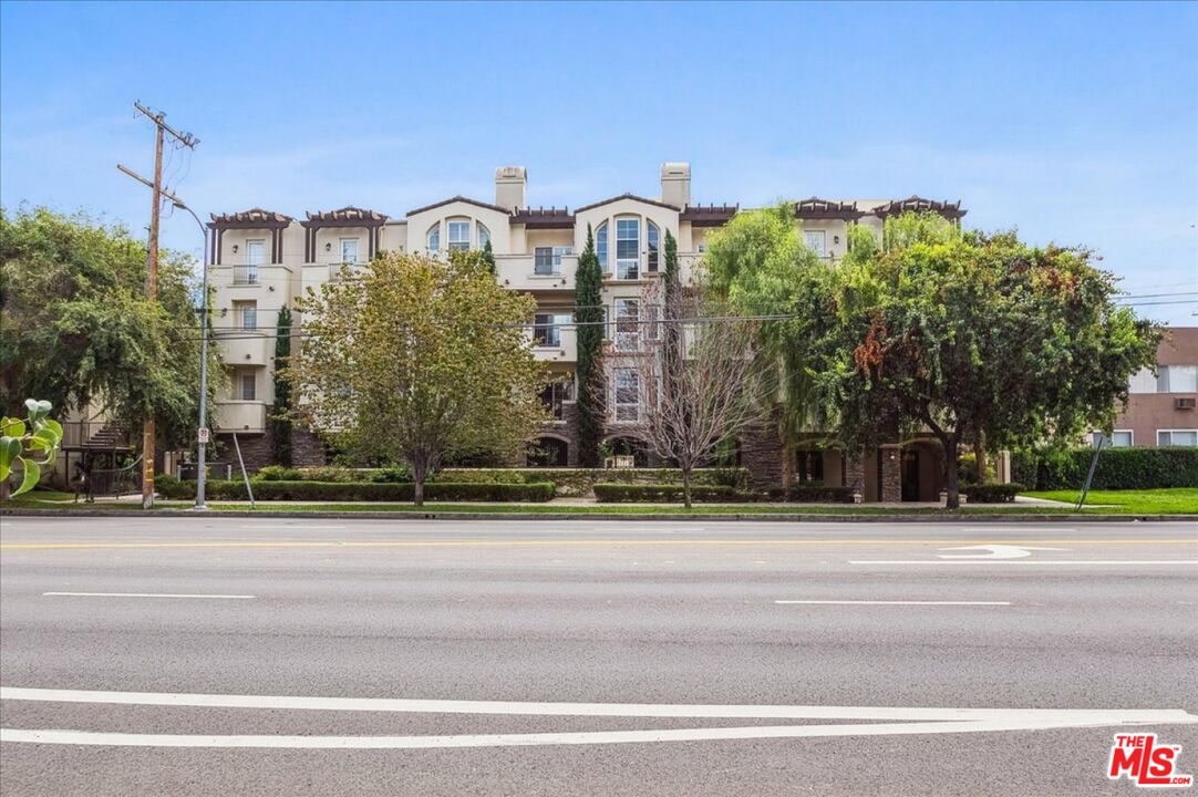 14242 Burbank Blvd Unit: 103